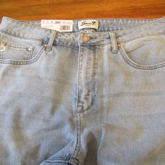 Seven 7 Premium Brand Light Wash 90's Straight Leg Jean Size 12 NWT - Picture 3 of 4